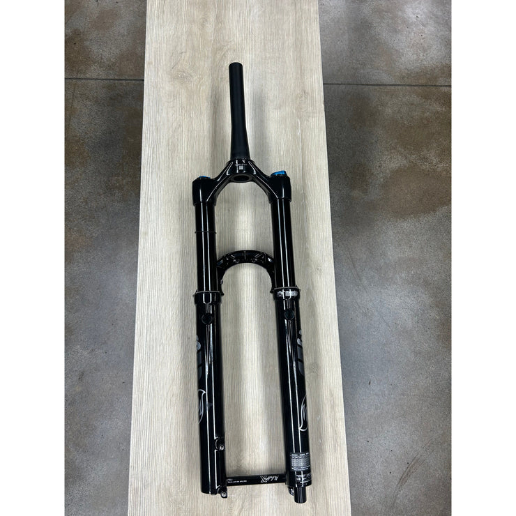 Fox 38 Performance 160mm 29" Shiny Black, Take Off, Full View (2)