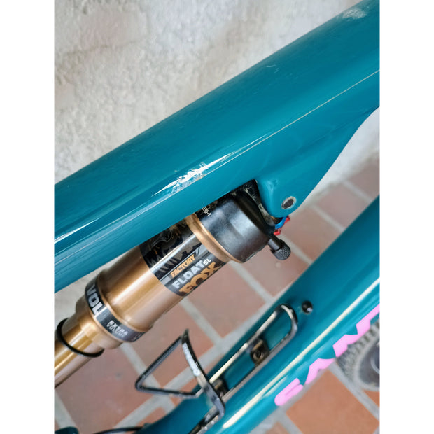2025 Santa Cruz Blur CC X0 AXS TR RSV, Demo Bike, top tube with damage to film