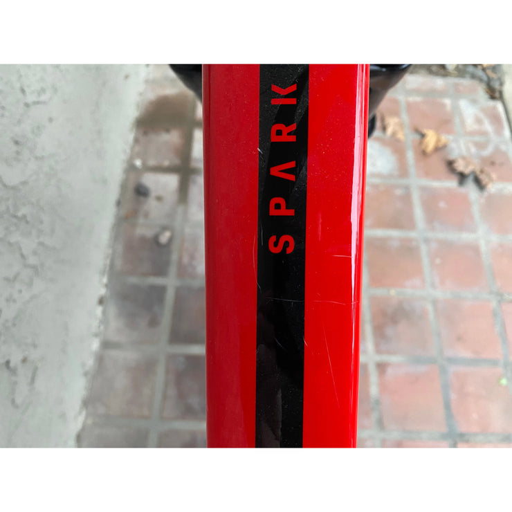 2022 Scott Spark 960 XL 29, red — BLEM, top tube close-up view.
