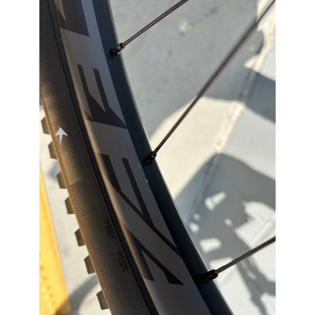 2025 Santa Cruz Heckler SL 1 C MX S-kit, Small Return, Drive Side Front Wheel Blems