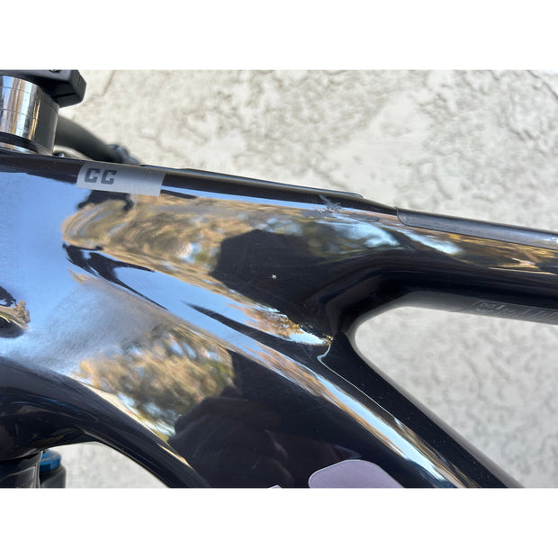 2026 Santa Cruz Bullit 4 CC MX X0 AXS RSV, Large Demo Bike, Non Drive Side Head Tube Blem
