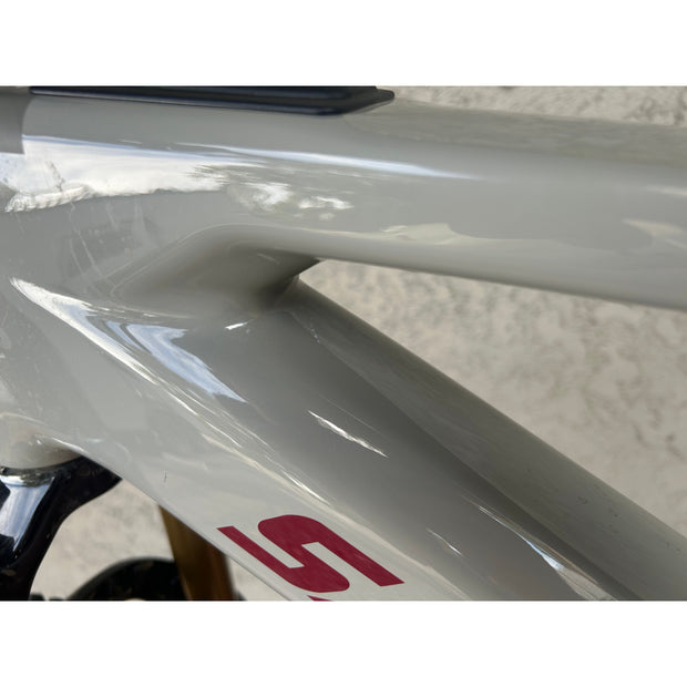 2025 Santa Cruz Vala 1 CC MX  X0 AXS RSV, XL Demo Bike, Downtube Blem