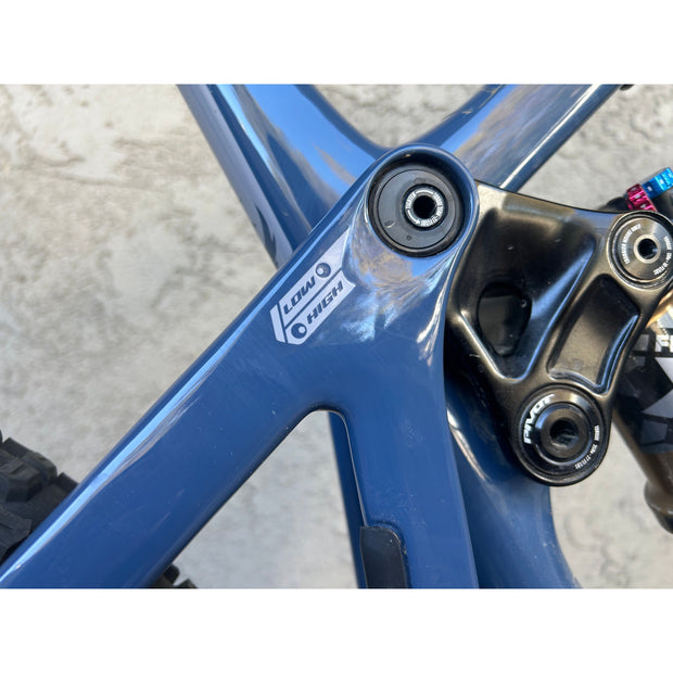 Pivot Shuttle LT Pro X0 Eagle w/ Mixed Alloy Wheels, XL Demo Bike, Drive Side Pivot Blems