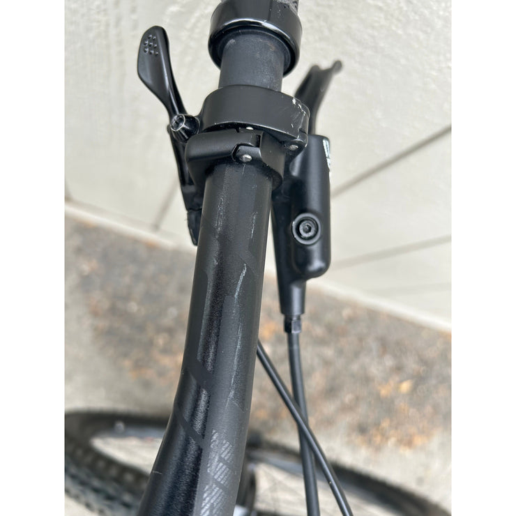 Giant Trance 29 2 Large - DEMO, Left-Side Handlebar Blemishes