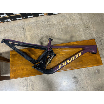 Pivot Trailcat SL Frame, Drive Side View