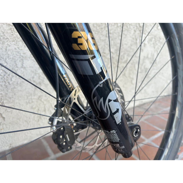 2025 Santa Cruz Bronson 5 CC MX X0 AXS, Large Demo Bike, Drive Side Fork Blems