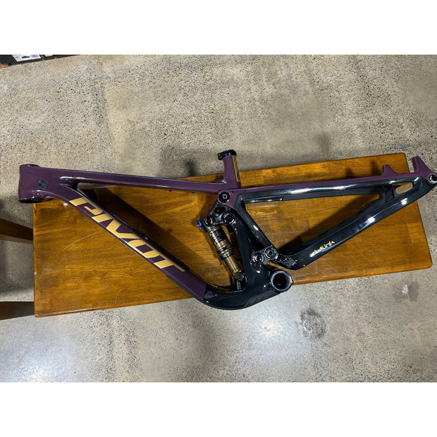 Pivot Trailcat SL Frame, Non Drive Side View