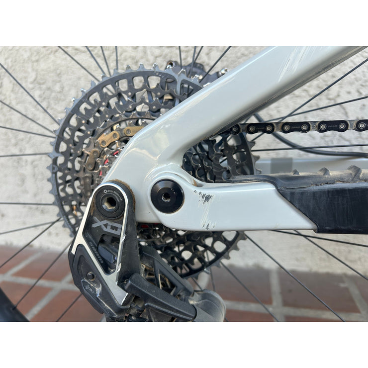 2025 Santa Cruz Vala 1 CC MX  X0 AXS RSV, Medium Demo Bike, Drive Side Chainstay Scratches
