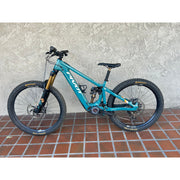 Pivot Shuttle LT Pro X0 Eagle w/ Mixed Alloy Wheels, Medium Demo Bike, Non Drive Side Full View