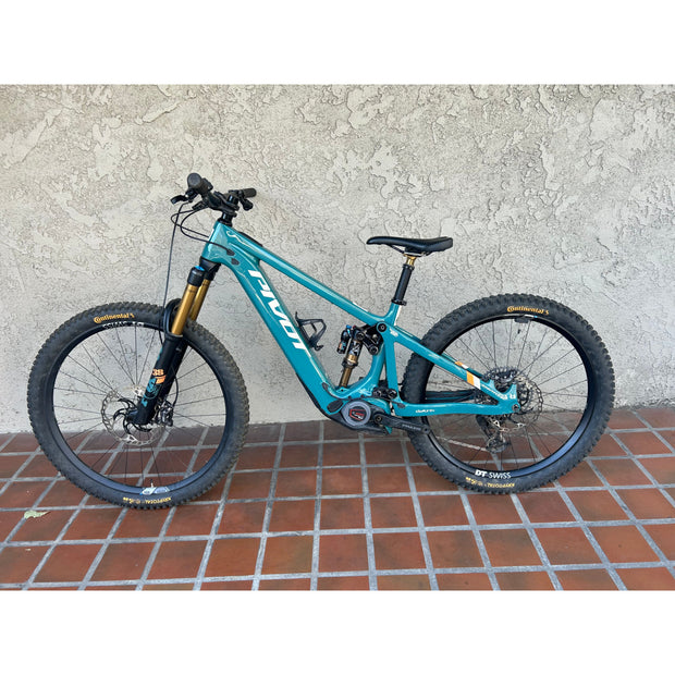 Pivot Shuttle LT Pro X0 Eagle w/ Mixed Alloy Wheels, Medium Demo Bike, Non Drive Side Full View
