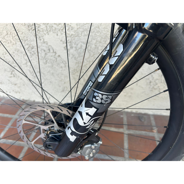 Santa Cruz Bullit 4 C MX 26 MD GX AXS, Medium Demo Bike, Non Drive Side Fork Scratches
