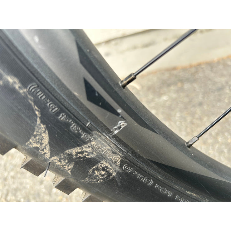 Giant Trance 29 2 Large - DEMO, Front Wheel Blemish Non Drive-Side (2)
