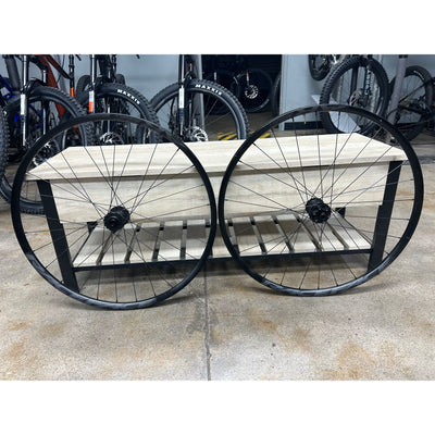 Raceface AR27 29" Wheelset w/ DT Swiss 370 Ratchet LN Hubs, Takeoff, Full View