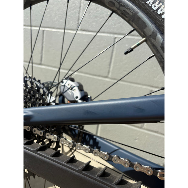 2025 Santa Cruz Heckler SL 1 C MX Stout BLEM, Drive Side Seat Stay Blemish