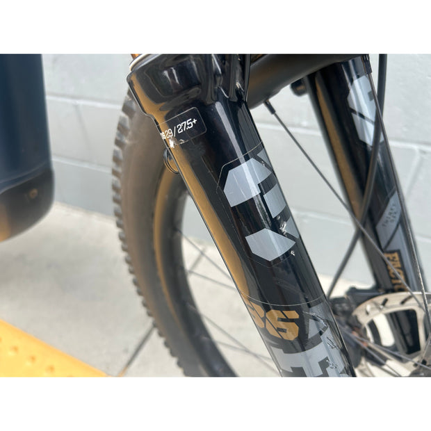 2025 Santa Cruz Heckler SL CC MX X0 AXS RSV Small, Demo Bike, Drive Side Fork Blemishes