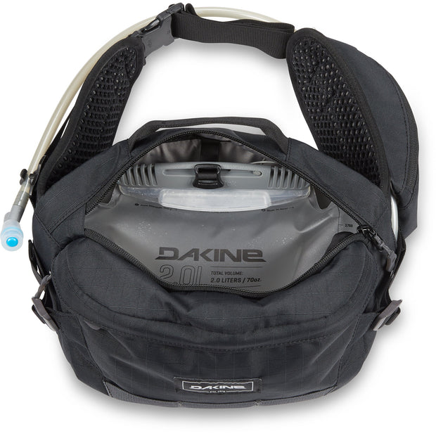 Dakine Hot Laps 5L Hip Pack, black, hydration bladder pocket view