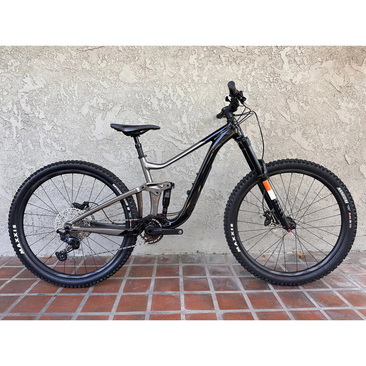 2023 Giant Reign 2, metal black, *BLEM*, full view.