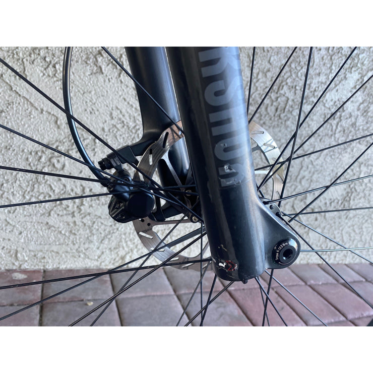 2022 Rocky Mountain Element A10, grey / black, Demo bee with BLEMS, fork dropouts view.