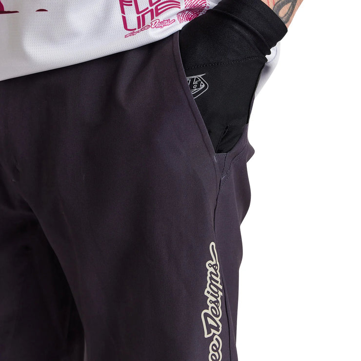 Troy Lee Designs Flowline Superlyte Short, mono carbon, pocket view.