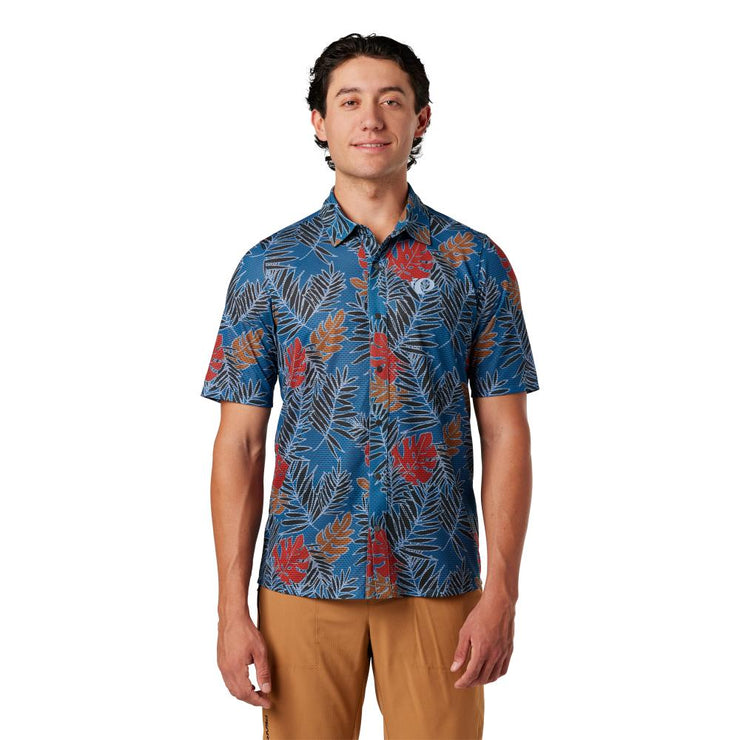 Pearl Izumi Men's Canyon Tech Snap Shirt stellar palm, on model
