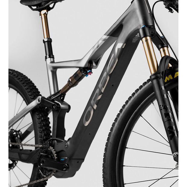 2023 Orbea Rise M20 Carbon Raw / Shark Grey (Matte), down tube view.