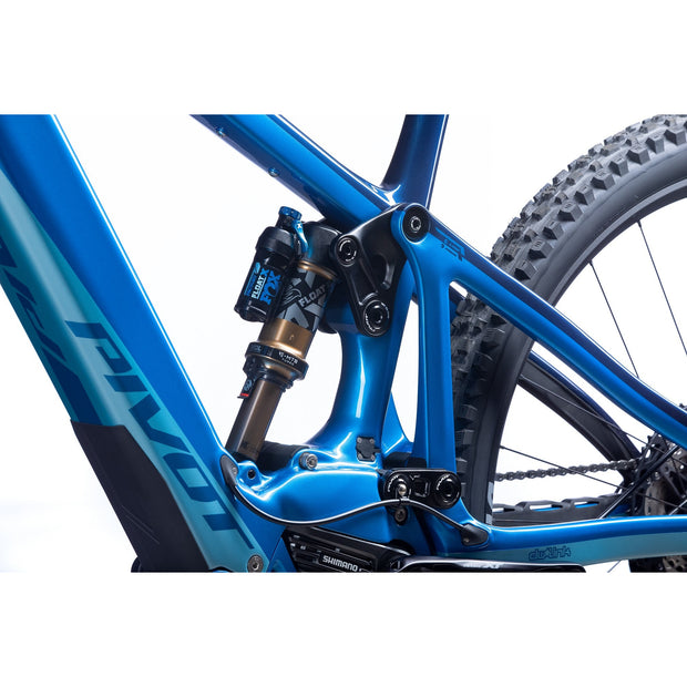 2023 Pivot Shuttle LT RIDE SLX/XT 29, Bass Boat Blue Tritone, charging port view.