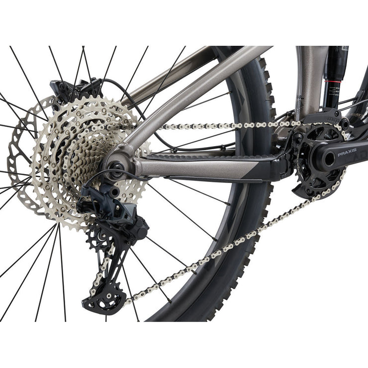 2023 Giant Reign 2, metal black, drivetrain close-up view.