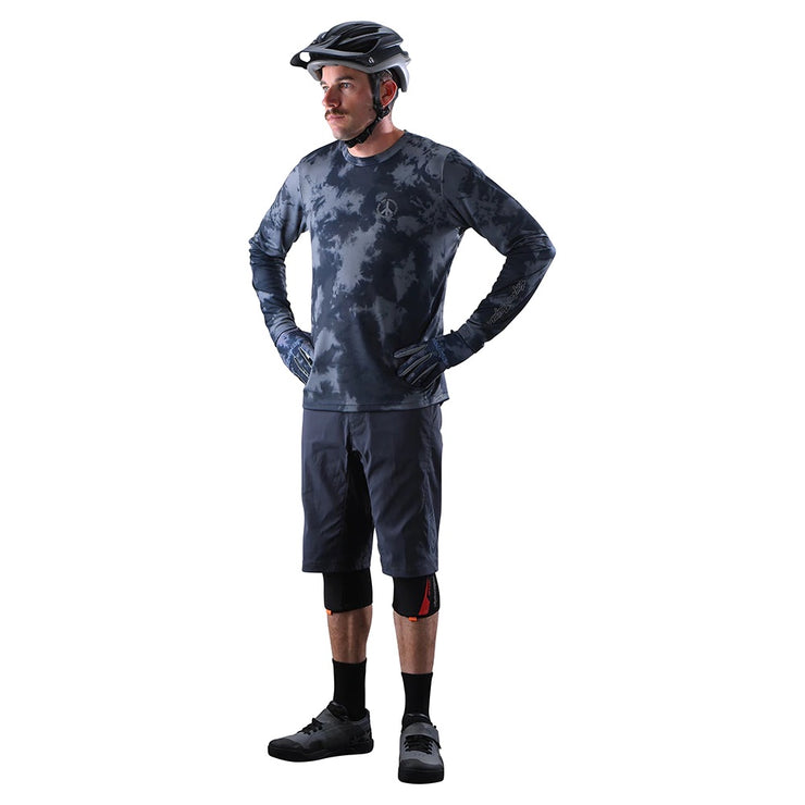 Troy Lee Designs Flowline Mountain Bike Shorts w/Liner, Charcoal, Side view on a model