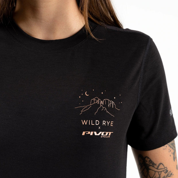 Wild Rye x Pivot Cycles Collaboration - Salida Women's MTB Jersey, Sedona Nights Black, Closeup view of Wild Rye x Pivot Collaboration logo