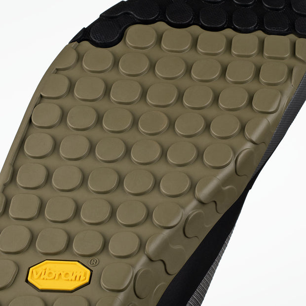 Fizik Gravita Versor Flat Mountain Bike Shoe, Gray/Mud, tread view.